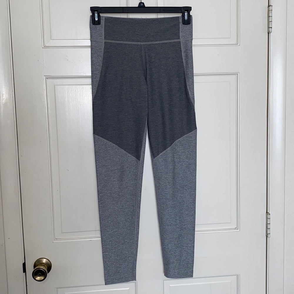 Outdoor Voices Two Toned Warmup 3/4 Leggings